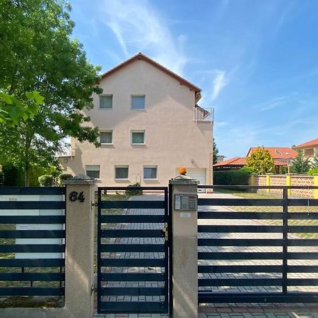 希欧福克Aranypart Apartman公寓 外观 照片